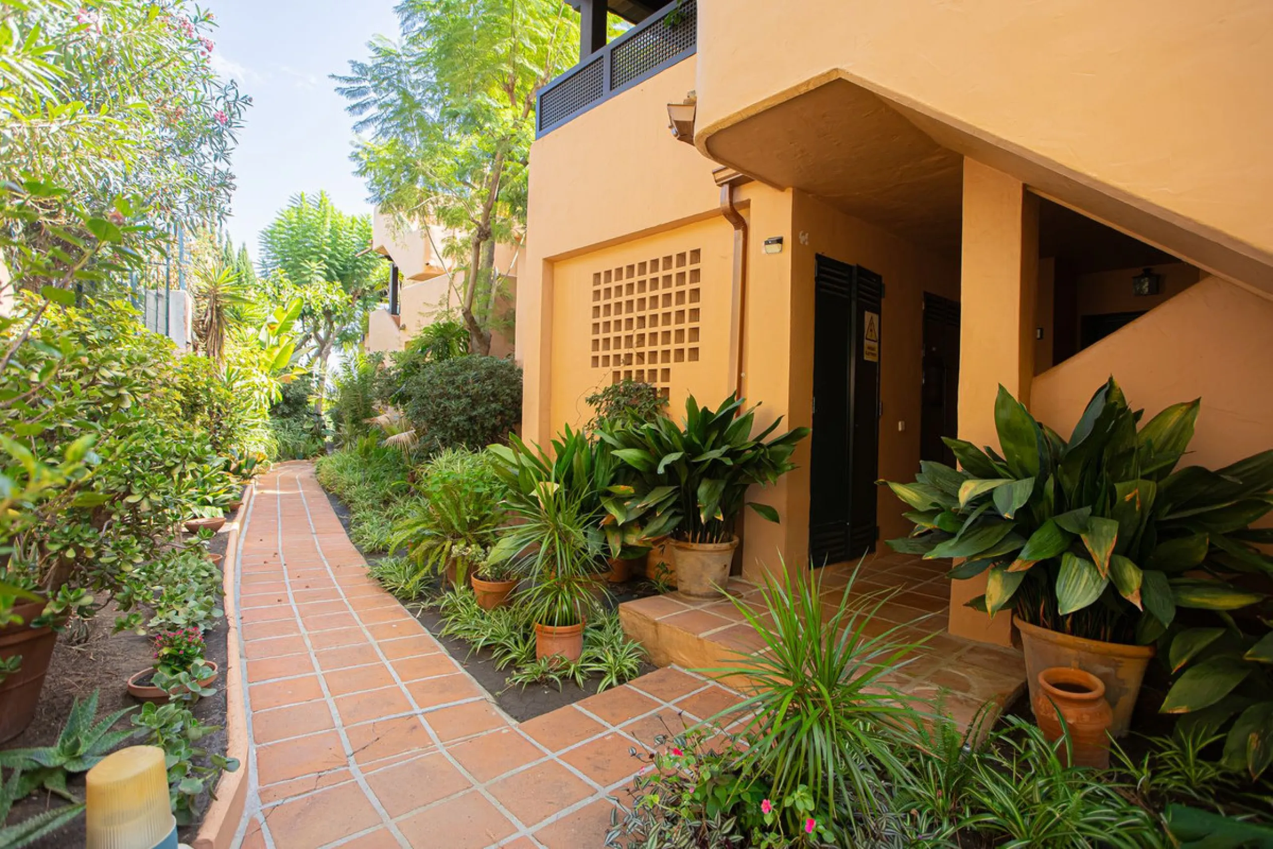 Apartment - Ground Floor Apartment в продаже в Marbella, Málaga. В доме 2 спален и 2 ванных комнат. Площадь дома 123 м²