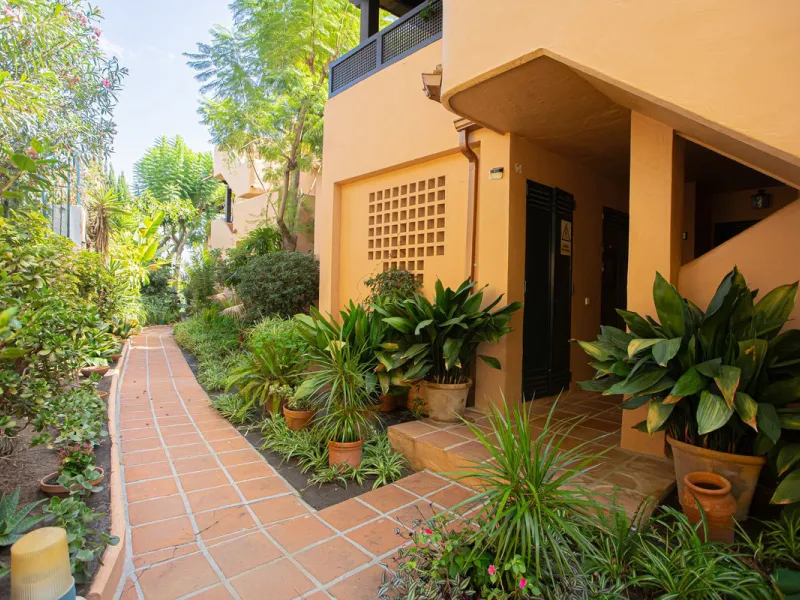 Apartment - Ground Floor Apartment в продаже в Marbella, Málaga. В доме 2 спален и 2 ванных комнат. Площадь дома 123 м²