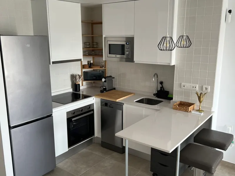 New to the market, fantastic flat in Blue Views in the quiet area of Cerros del Lago, in Istán. This charming flat with 2 bedrooms and 1 bathroom has everything you need to live in harmony with nature. The property, distributed over 2 floors, consists of 
