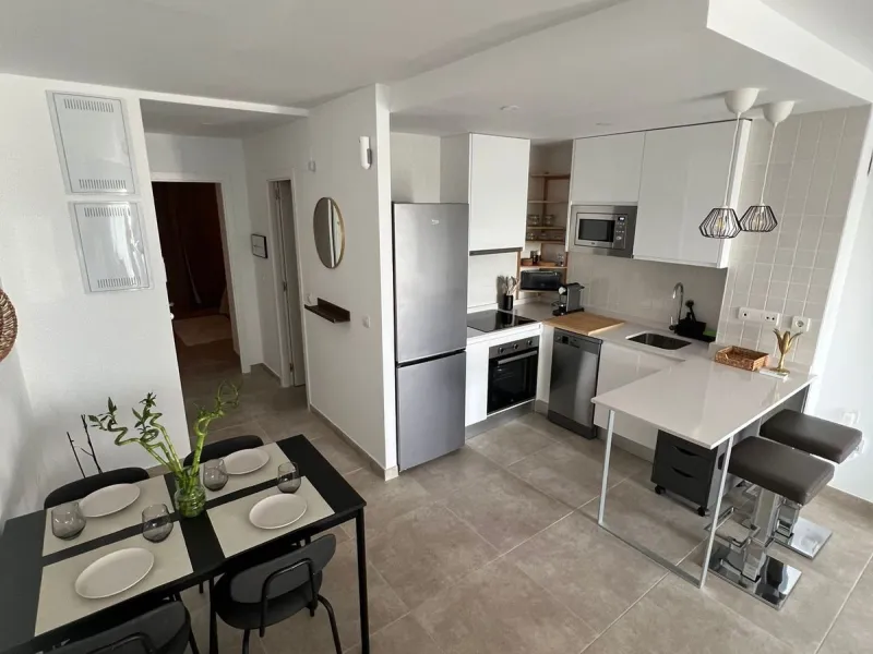 New to the market, fantastic flat in Blue Views in the quiet area of Cerros del Lago, in Istán. This charming flat with 2 bedrooms and 1 bathroom has everything you need to live in harmony with nature. The property, distributed over 2 floors, consists of 