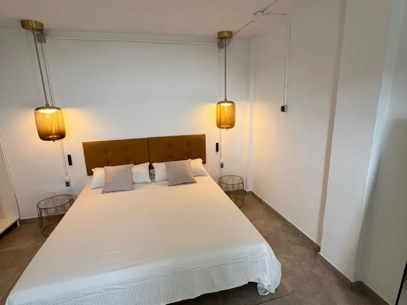 New to the market, fantastic flat in Blue Views in the quiet area of Cerros del Lago, in Istán. This charming flat with 2 bedrooms and 1 bathroom has everything you need to live in harmony with nature. The property, distributed over 2 floors, consists of 