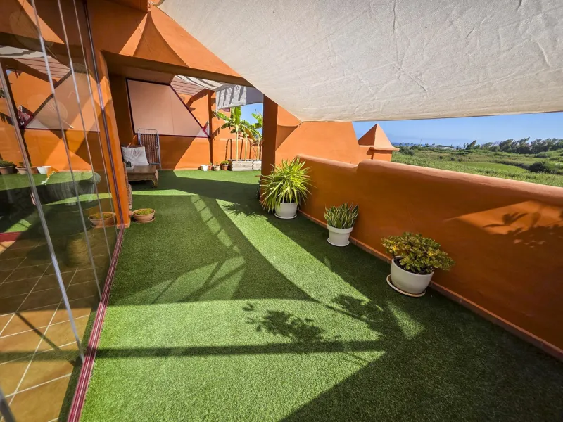 3-Bedroom Apartment with Glazed Terraces and Sea Views in Viñedos del Mar