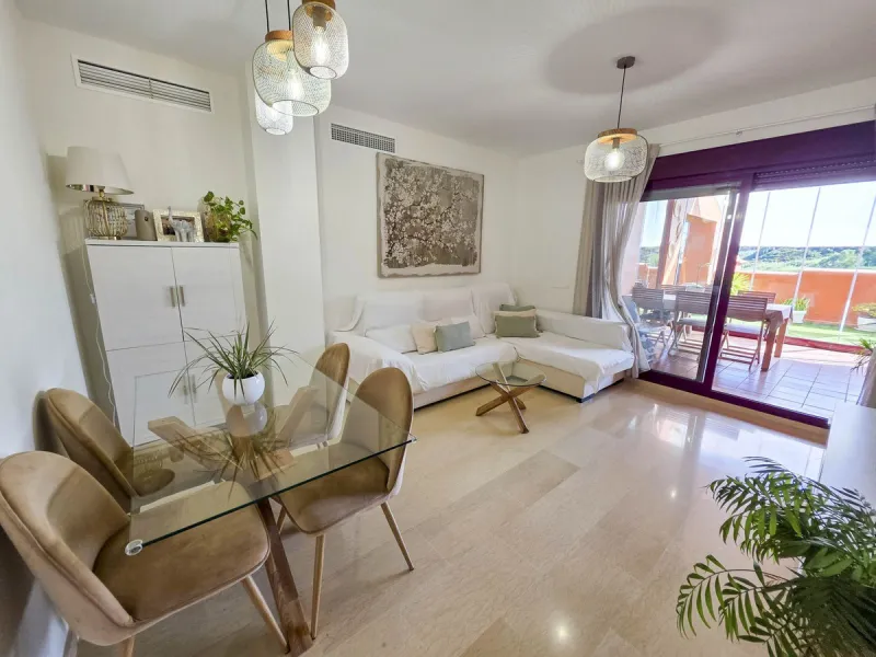 3-Bedroom Apartment with Glazed Terraces and Sea Views in Viñedos del Mar