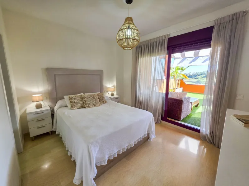 3-Bedroom Apartment with Glazed Terraces and Sea Views in Viñedos del Mar