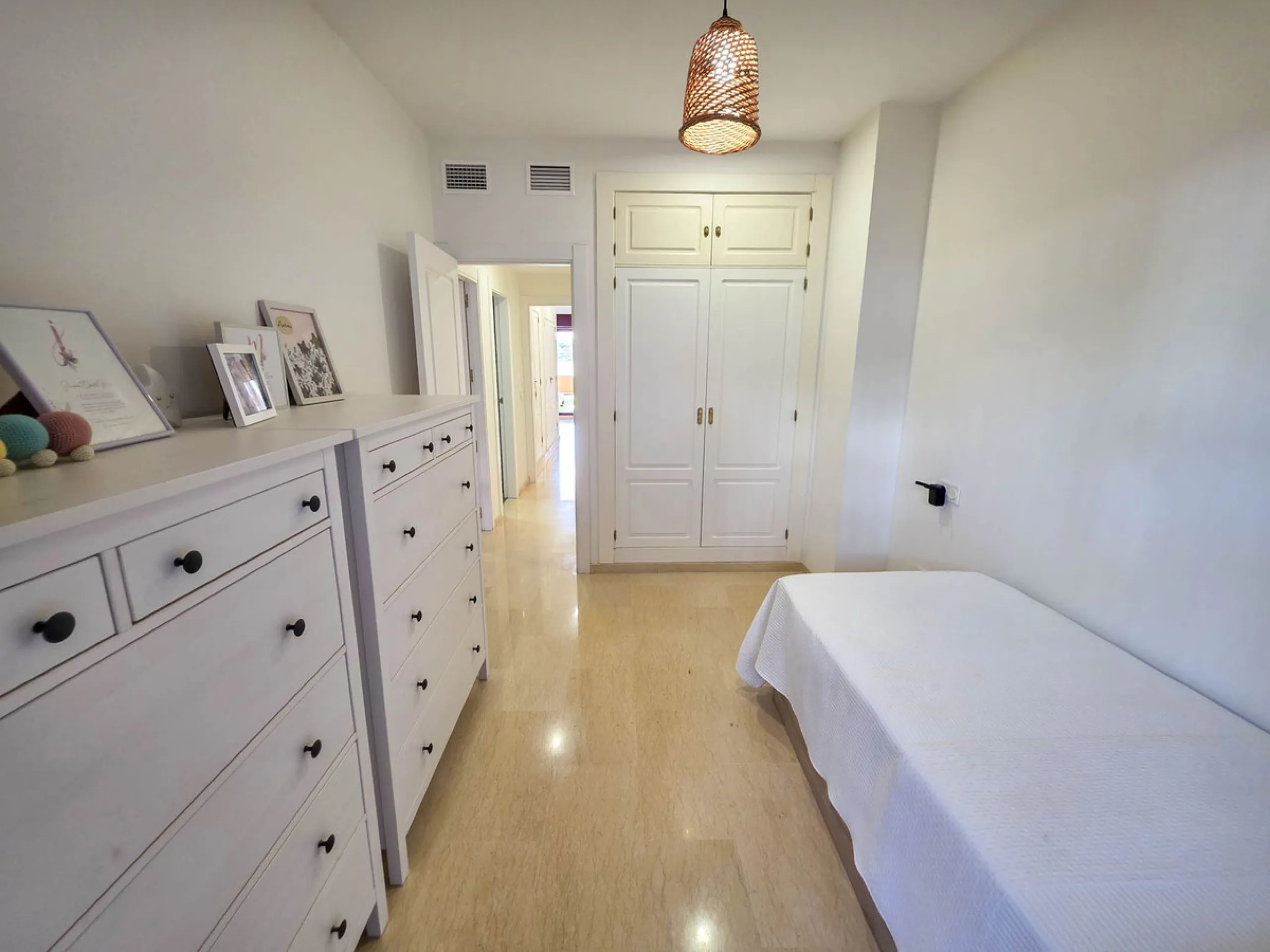 3-Bedroom Apartment with Glazed Terraces and Sea Views in Viñedos del Mar