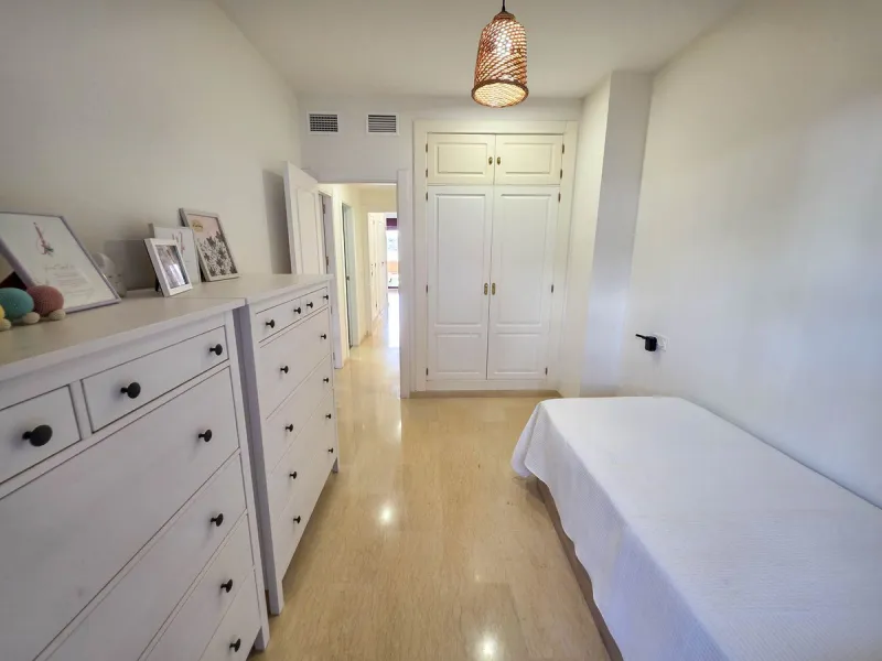 3-Bedroom Apartment with Glazed Terraces and Sea Views in Viñedos del Mar