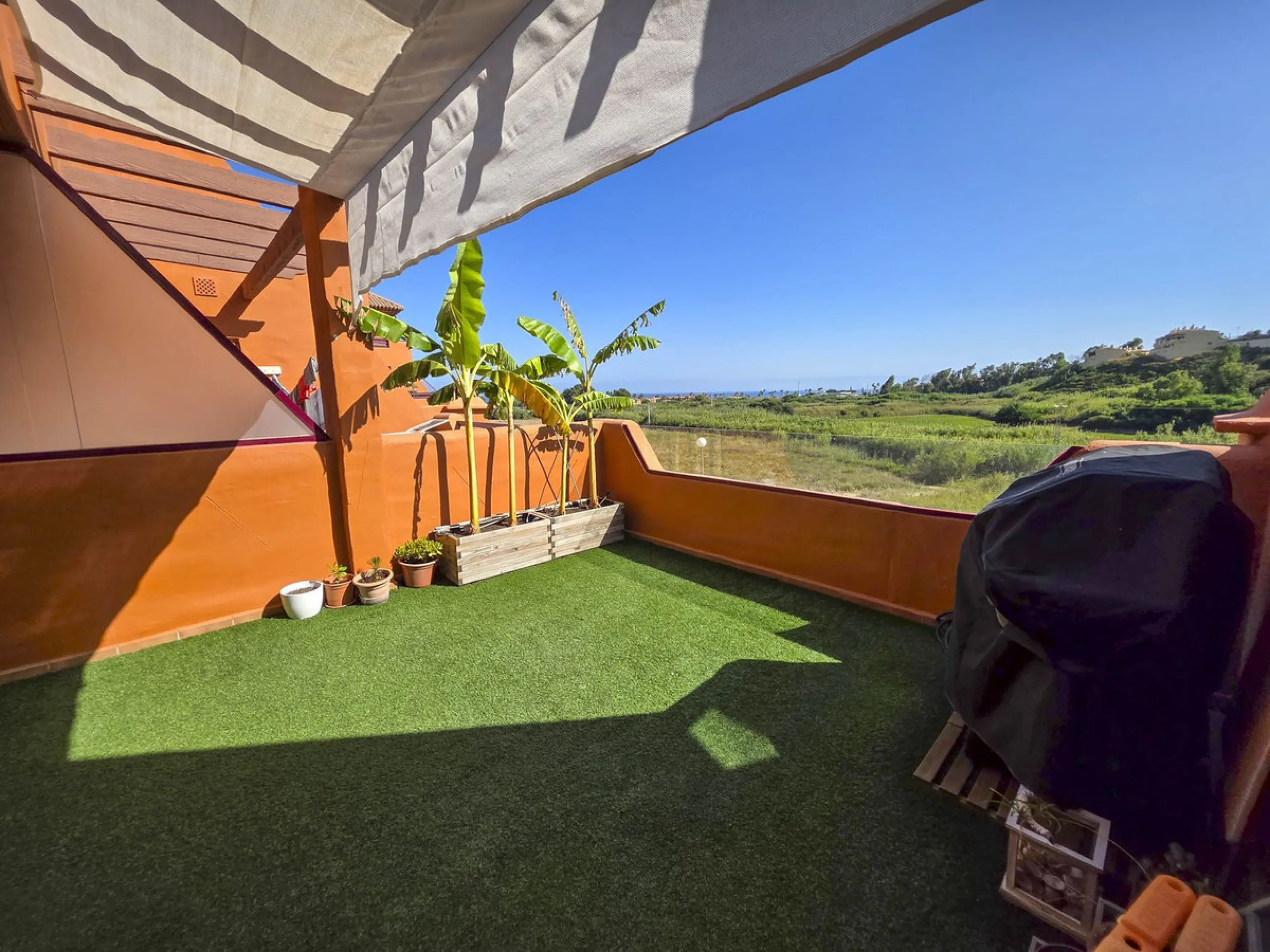 3-Bedroom Apartment with Glazed Terraces and Sea Views in Viñedos del Mar
