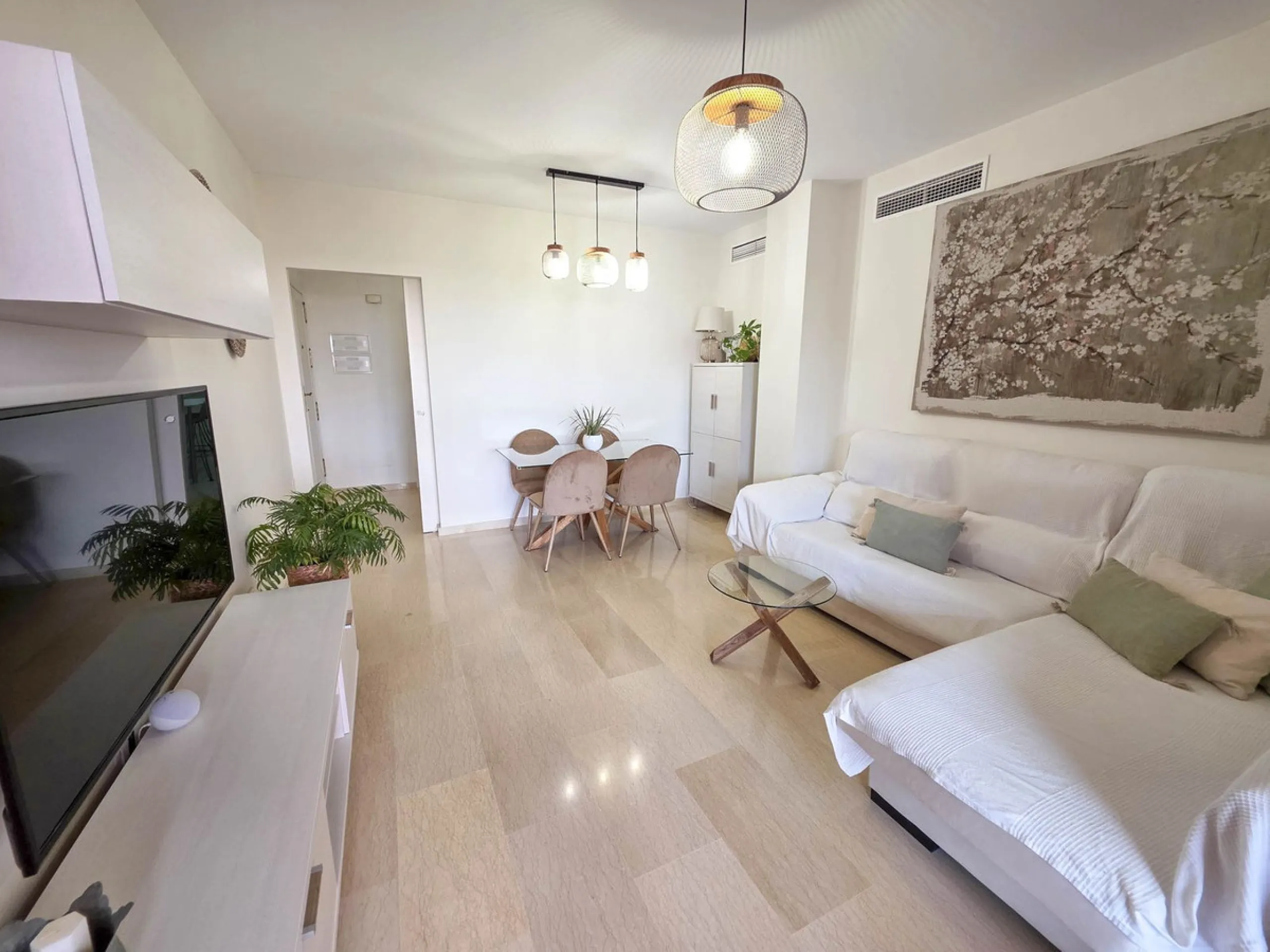 3-Bedroom Apartment with Glazed Terraces and Sea Views in Viñedos del Mar