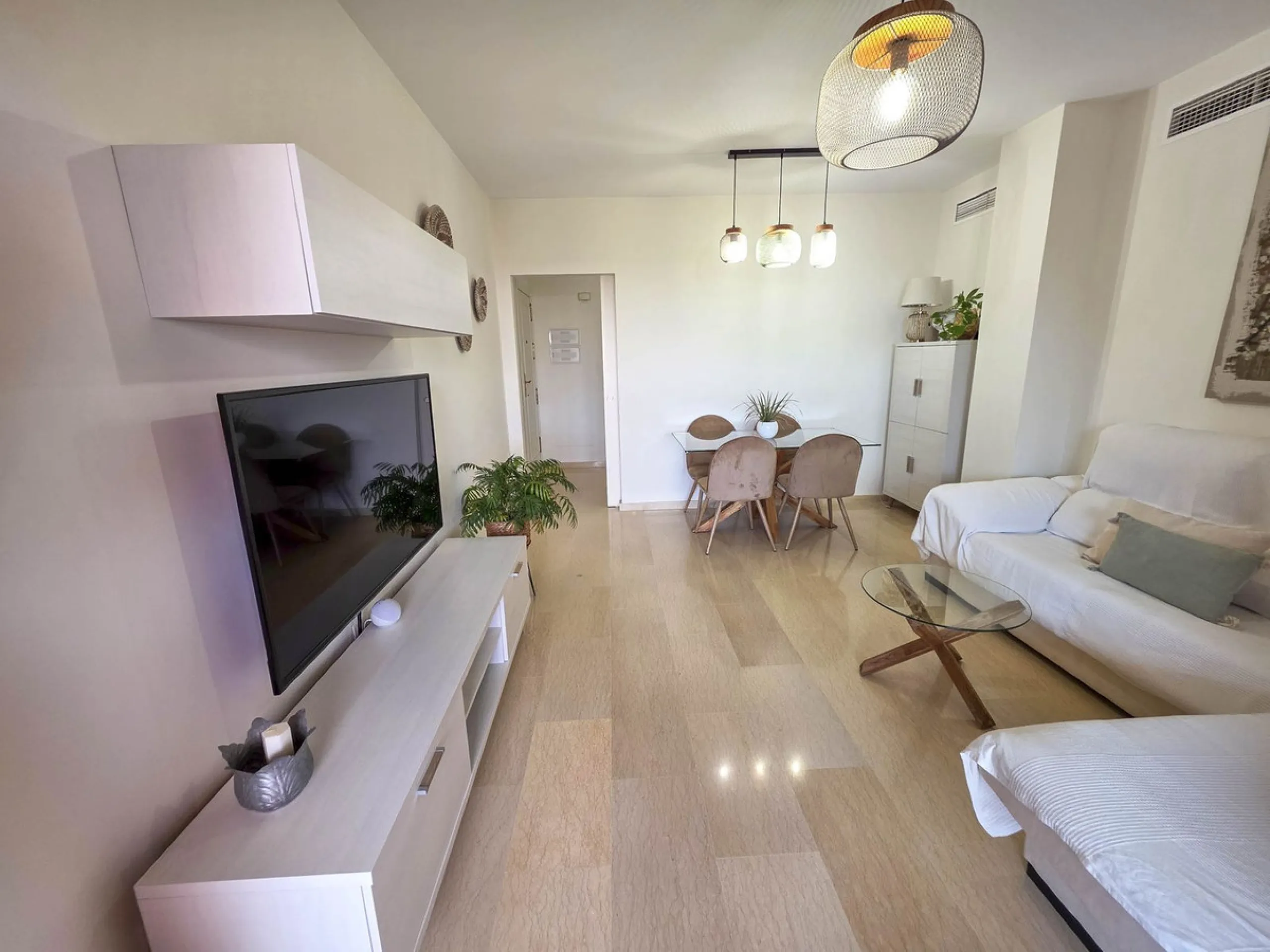3-Bedroom Apartment with Glazed Terraces and Sea Views in Viñedos del Mar