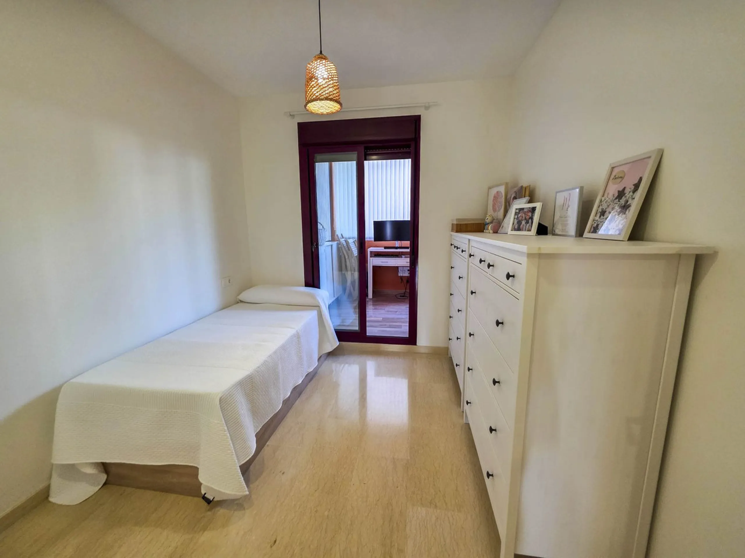 3-Bedroom Apartment with Glazed Terraces and Sea Views in Viñedos del Mar