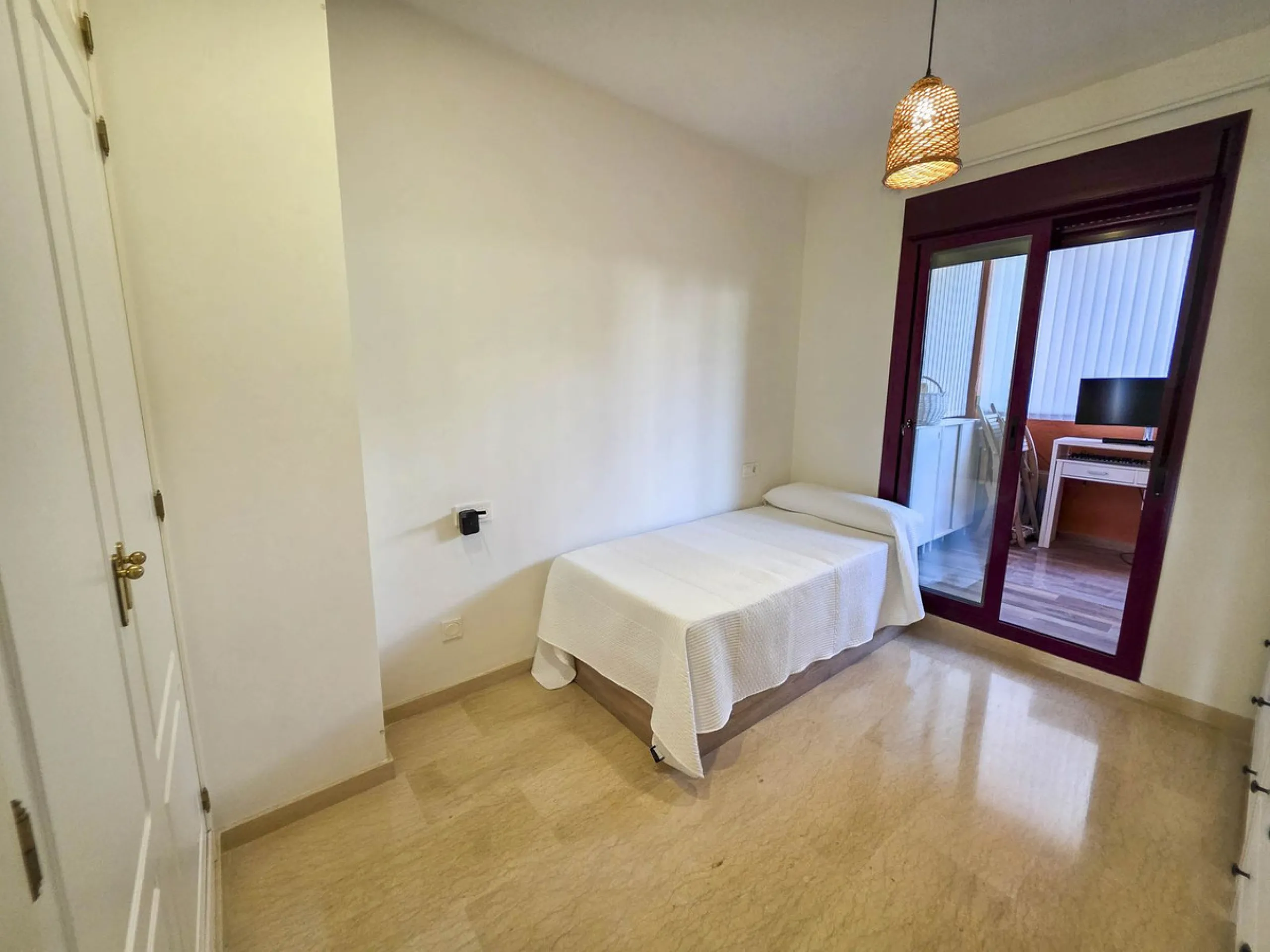 3-Bedroom Apartment with Glazed Terraces and Sea Views in Viñedos del Mar