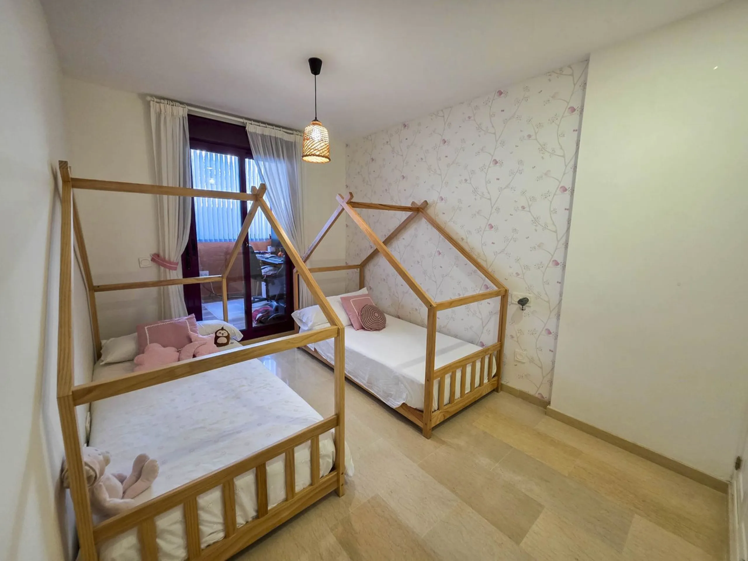 3-Bedroom Apartment with Glazed Terraces and Sea Views in Viñedos del Mar