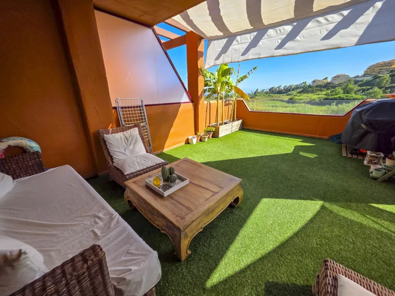 3-Bedroom Apartment with Glazed Terraces and Sea Views in Viñedos del Mar