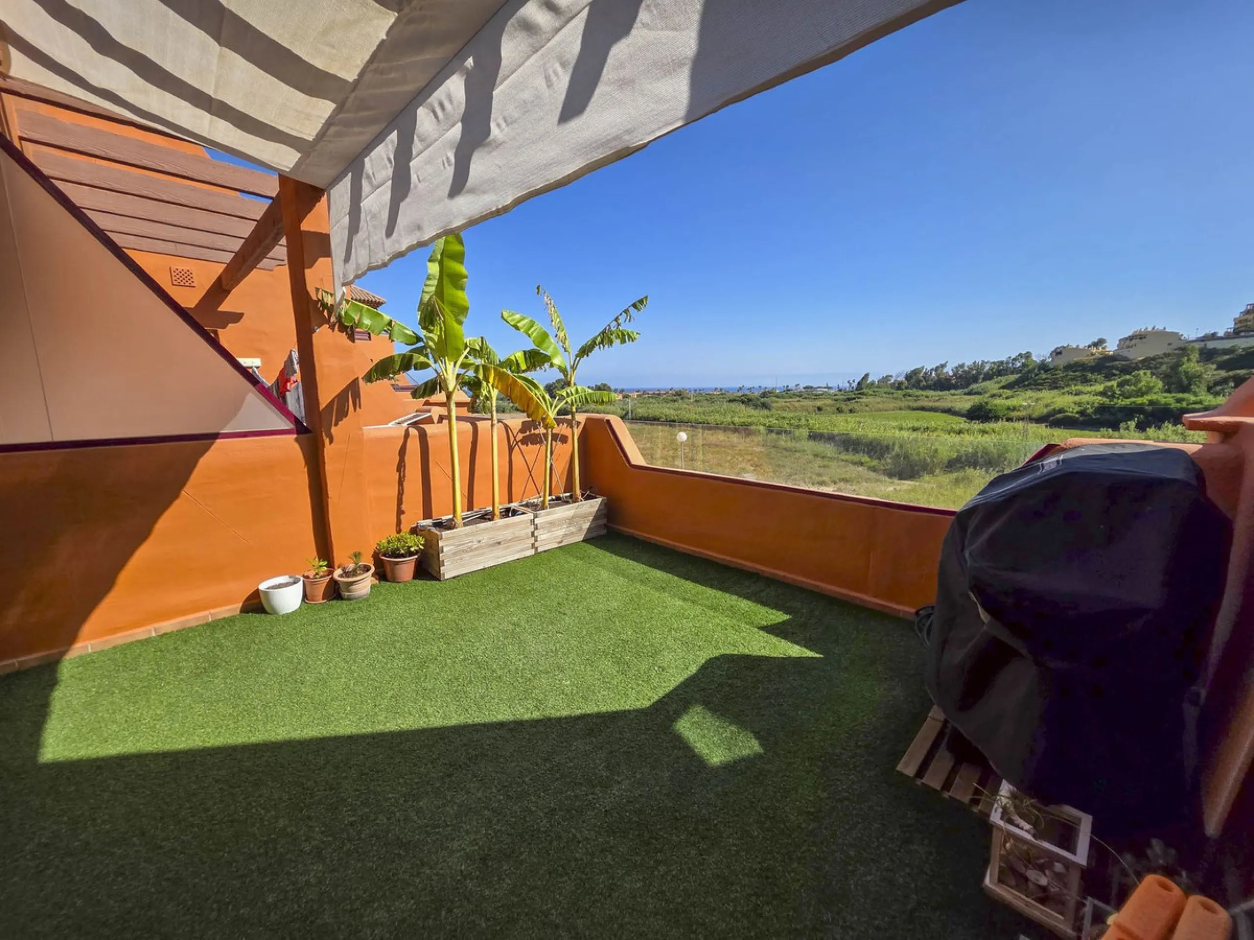 3-Bedroom Apartment with Glazed Terraces and Sea Views in Viñedos del Mar