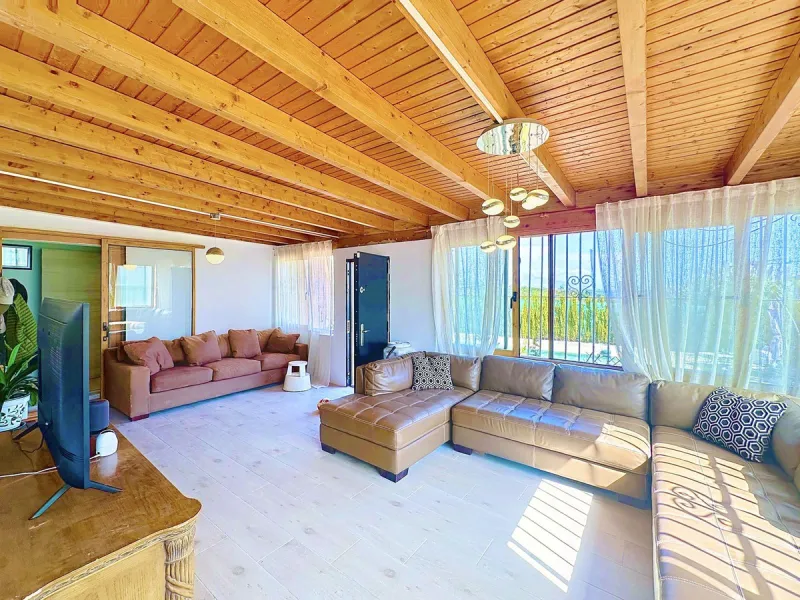 Exclusive Villa in Buenas Noches, Estepona – Prime Location between Gibraltar and Marbella