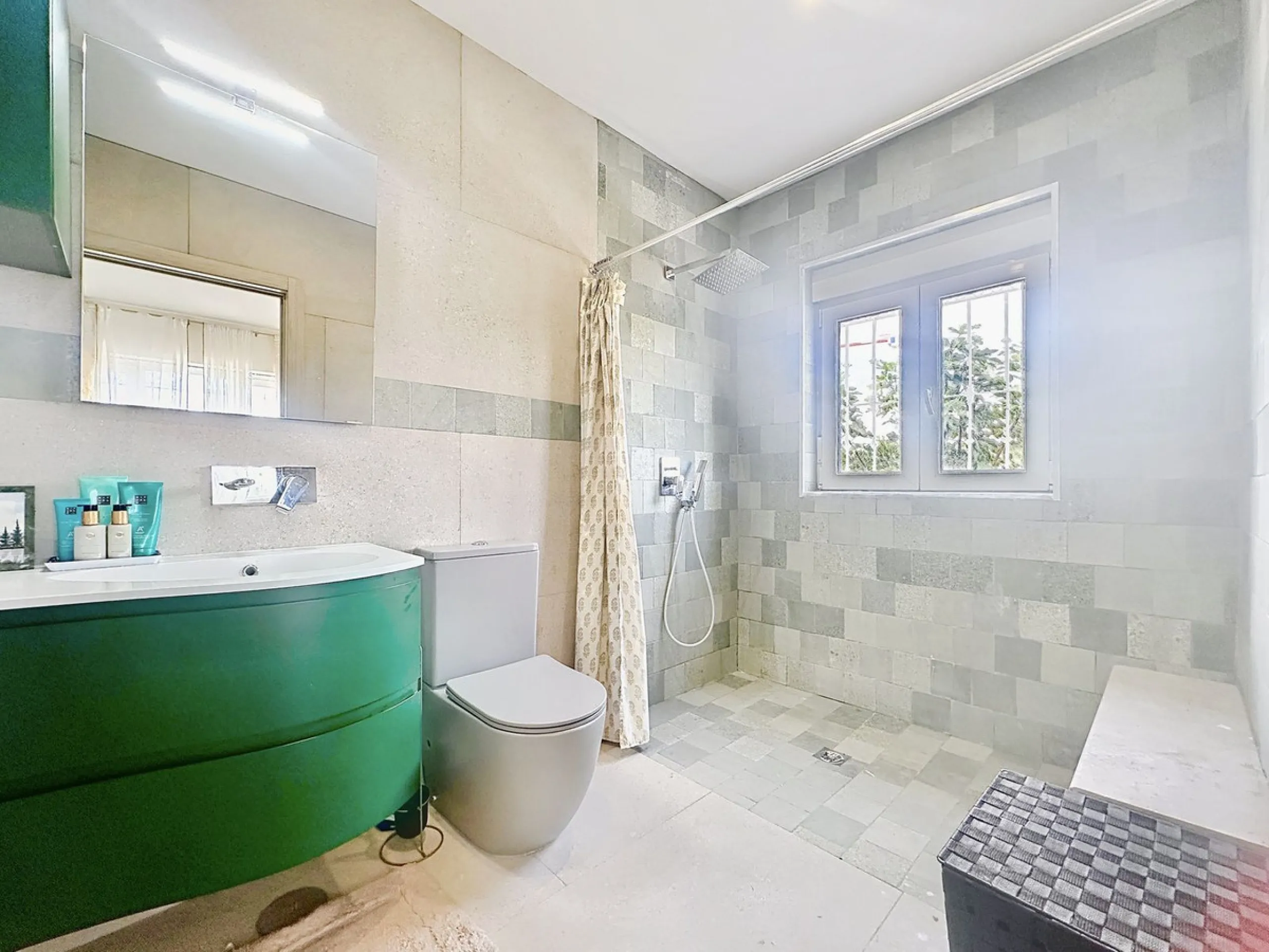 Exclusive Villa in Buenas Noches, Estepona – Prime Location between Gibraltar and Marbella