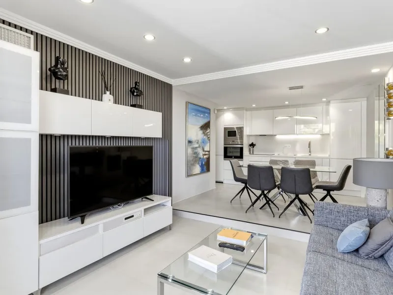 This Stuning penthouse in Terrazas del Rodeo, Nueva Andalucía (Costa del Sol) combines luxury, comfort, and a privileged location.