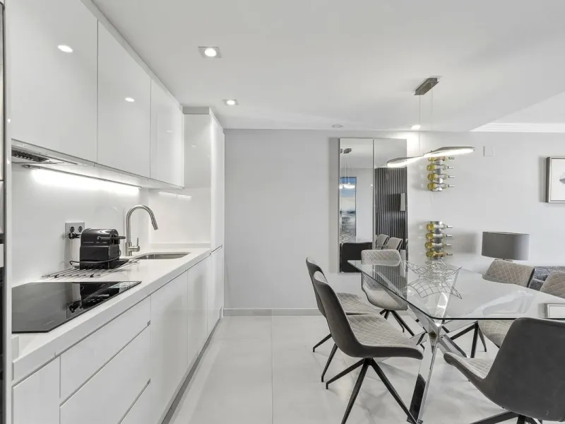 This Stuning penthouse in Terrazas del Rodeo, Nueva Andalucía (Costa del Sol) combines luxury, comfort, and a privileged location.
