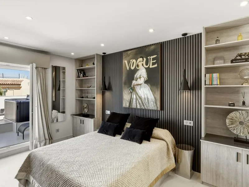 This Stuning penthouse in Terrazas del Rodeo, Nueva Andalucía (Costa del Sol) combines luxury, comfort, and a privileged location.