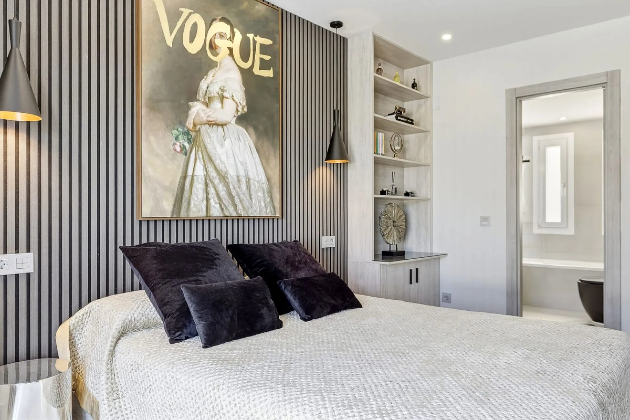 This Stuning penthouse in Terrazas del Rodeo, Nueva Andalucía (Costa del Sol) combines luxury, comfort, and a privileged location.