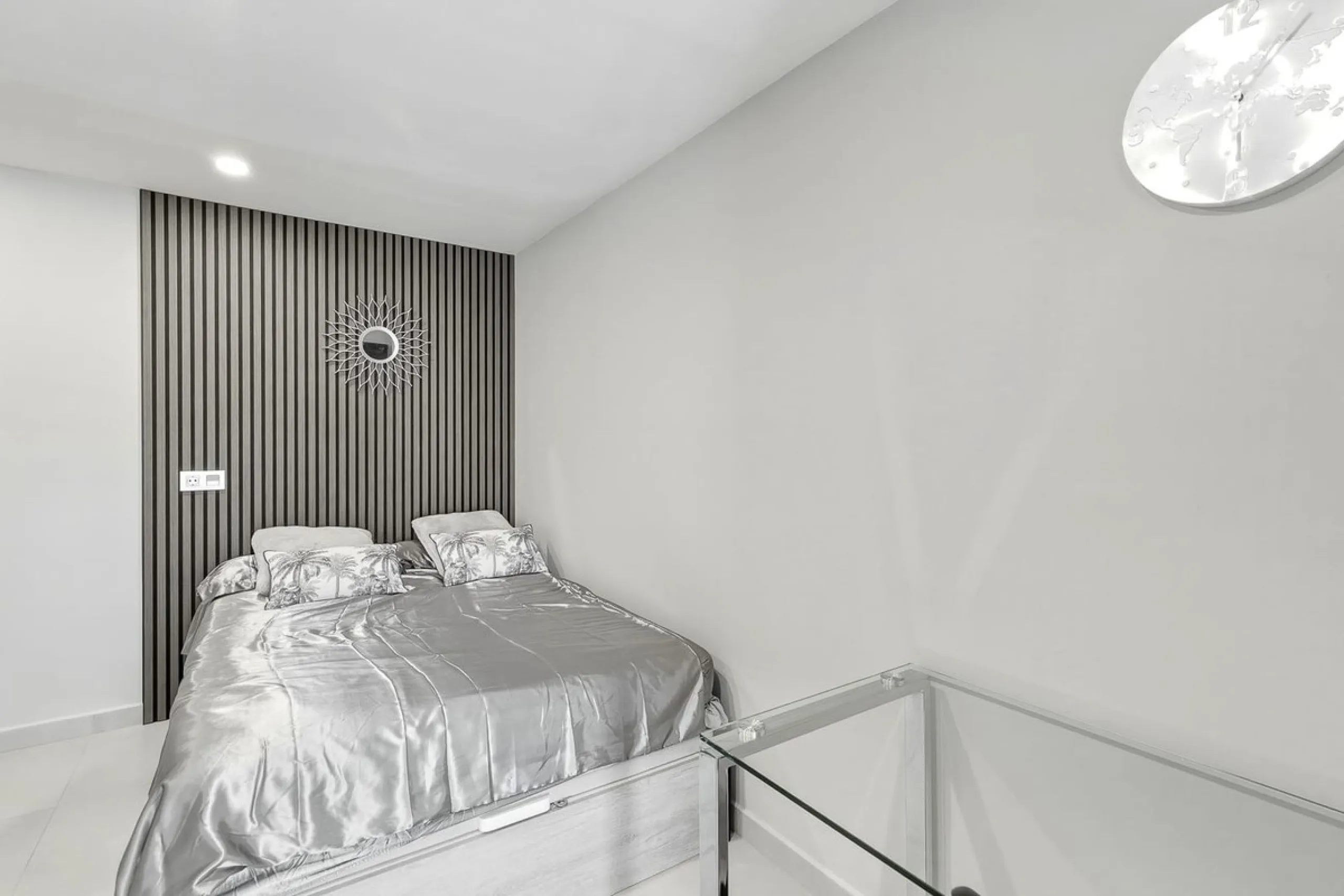 This Stuning penthouse in Terrazas del Rodeo, Nueva Andalucía (Costa del Sol) combines luxury, comfort, and a privileged location.