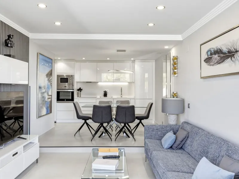This Stuning penthouse in Terrazas del Rodeo, Nueva Andalucía (Costa del Sol) combines luxury, comfort, and a privileged location.