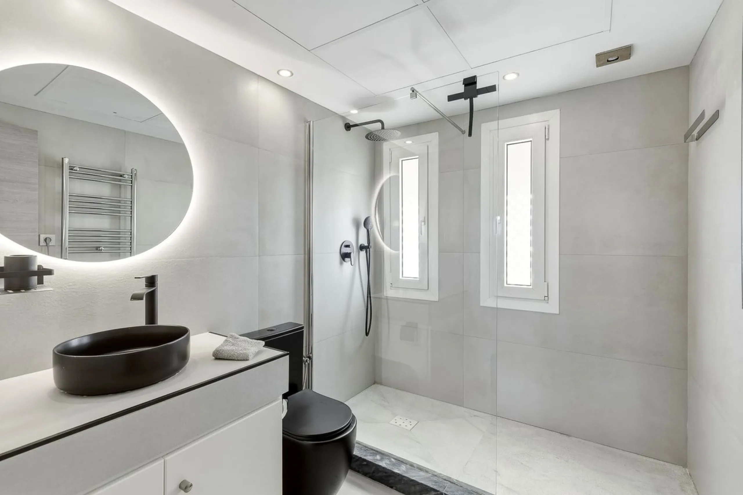 This Stuning penthouse in Terrazas del Rodeo, Nueva Andalucía (Costa del Sol) combines luxury, comfort, and a privileged location.