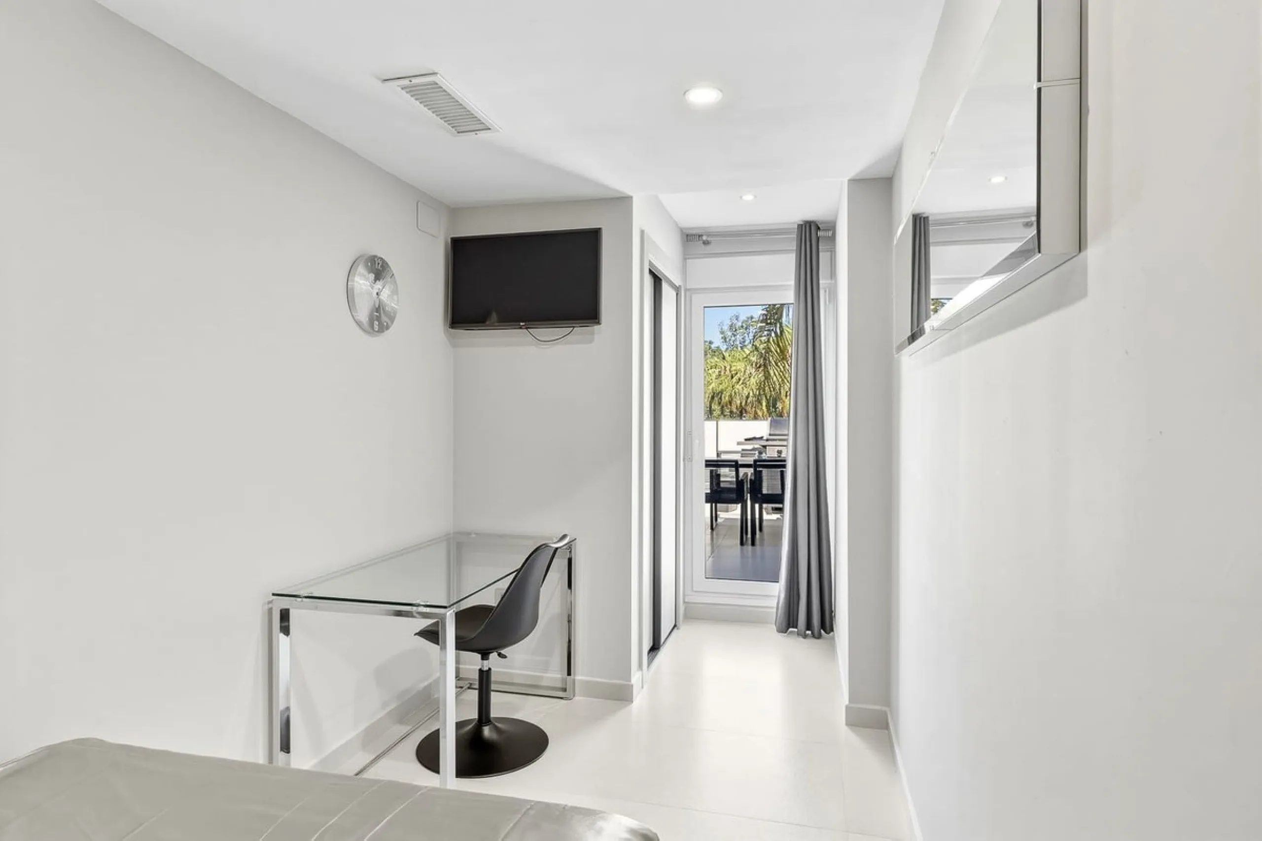 This Stuning penthouse in Terrazas del Rodeo, Nueva Andalucía (Costa del Sol) combines luxury, comfort, and a privileged location.