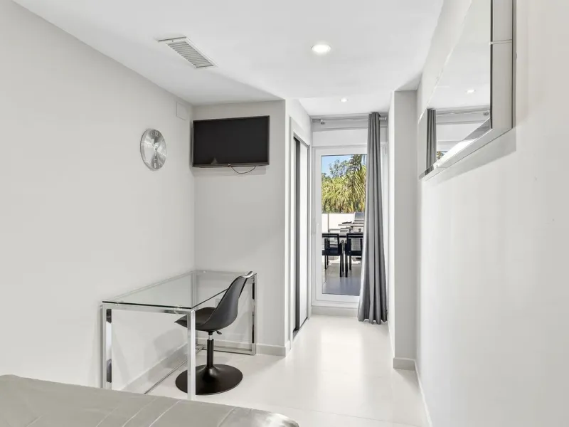 This Stuning penthouse in Terrazas del Rodeo, Nueva Andalucía (Costa del Sol) combines luxury, comfort, and a privileged location.