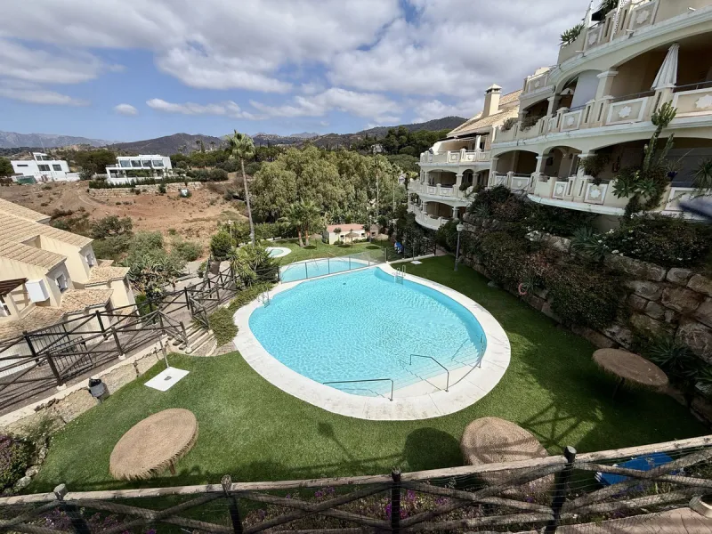 Apartment - Middle Floor Apartment в продаже в Marbella, Málaga. В доме 2 спален и 3 ванных комнат. Площадь дома 100 м²