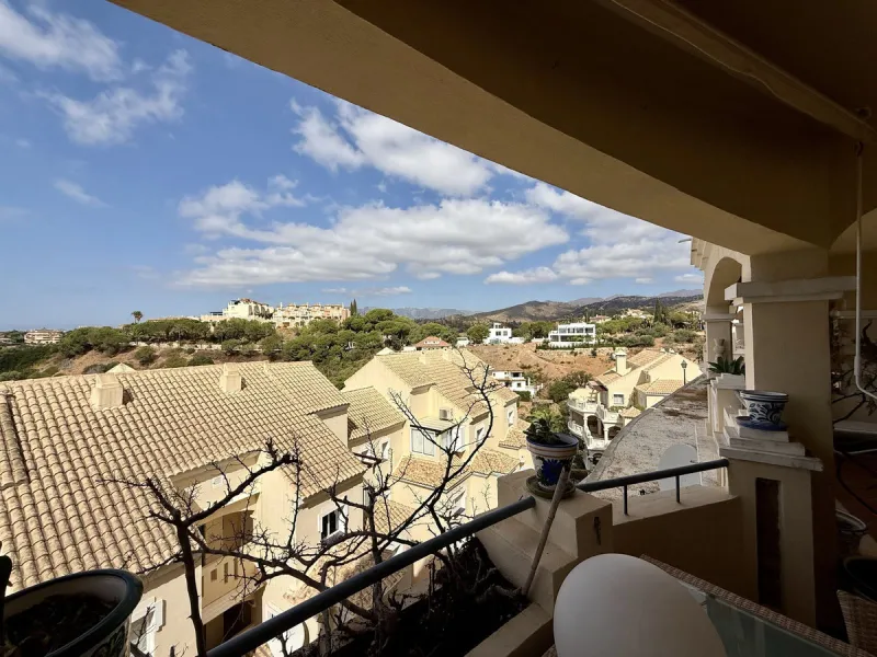 Apartment - Middle Floor Apartment в продаже в Marbella, Málaga. В доме 2 спален и 3 ванных комнат. Площадь дома 100 м²