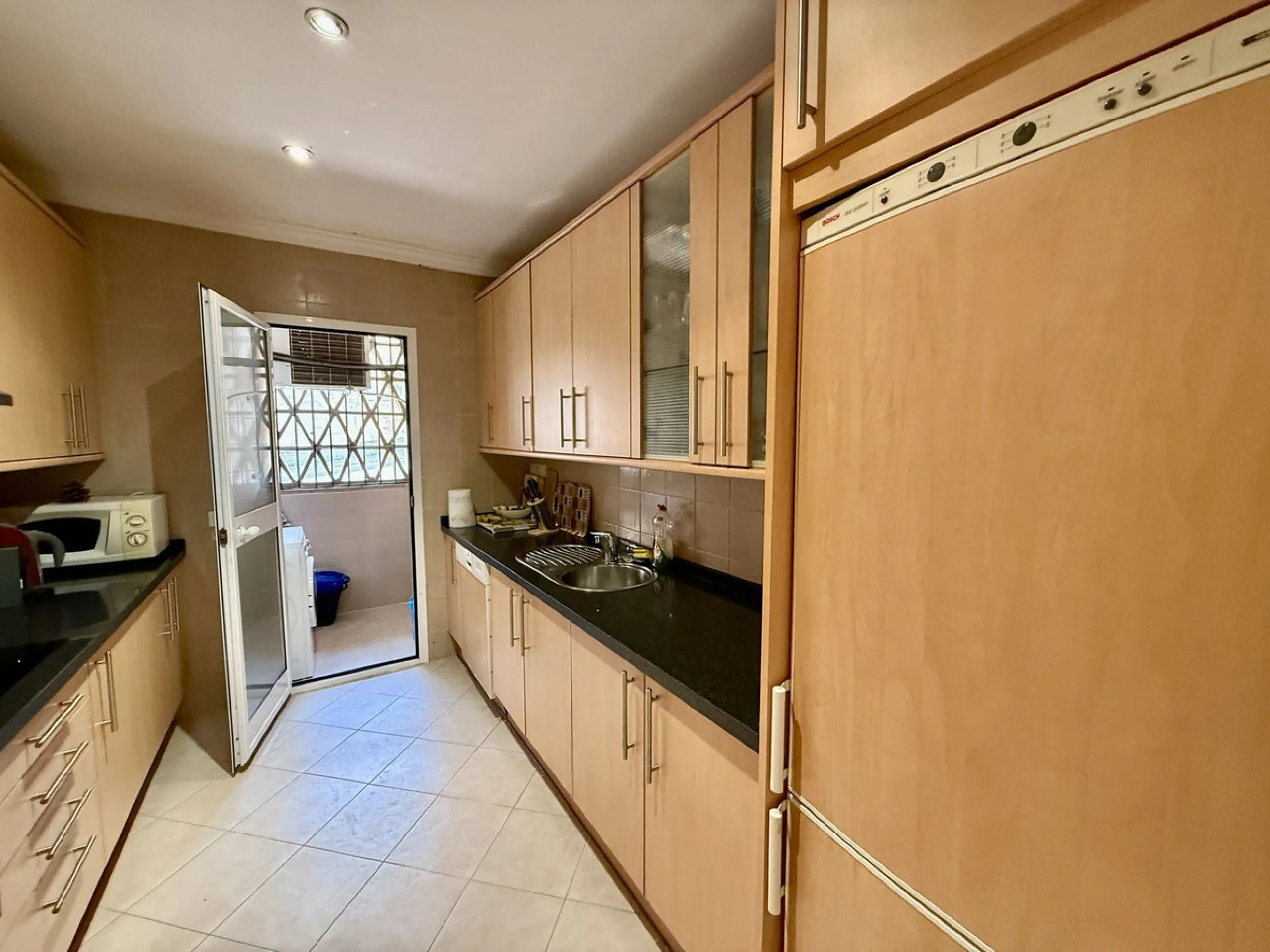 Apartment - Middle Floor Apartment в продаже в Marbella, Málaga. В доме 2 спален и 3 ванных комнат. Площадь дома 100 м²