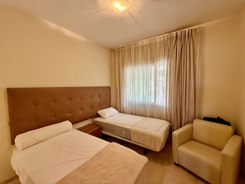 Apartment - Middle Floor Apartment в продаже в Marbella, Málaga. В доме 2 спален и 3 ванных комнат. Площадь дома 100 м²