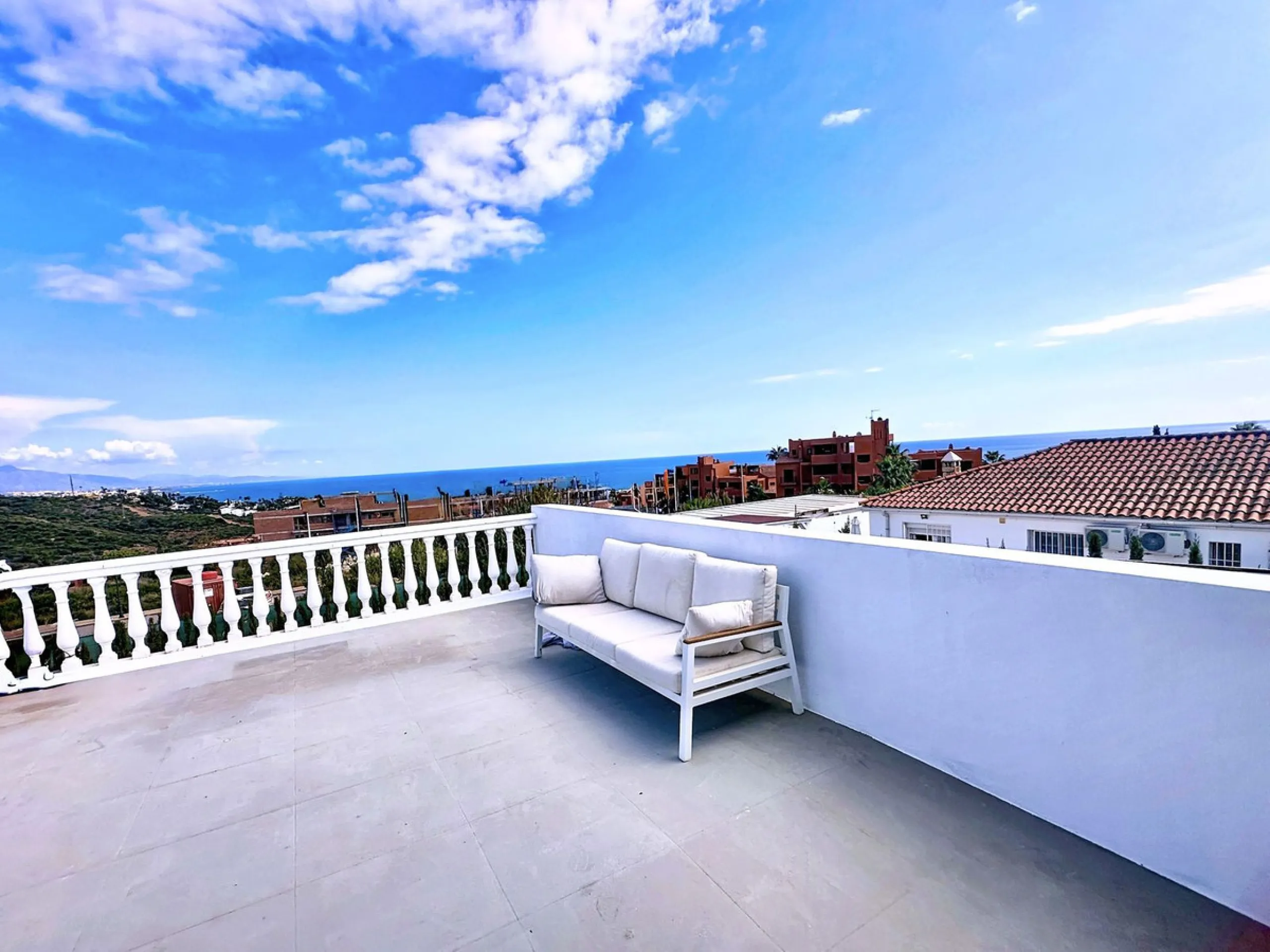 Exclusive Villa in Buenas Noches, Estepona – Prime Location between Gibraltar and Marbella