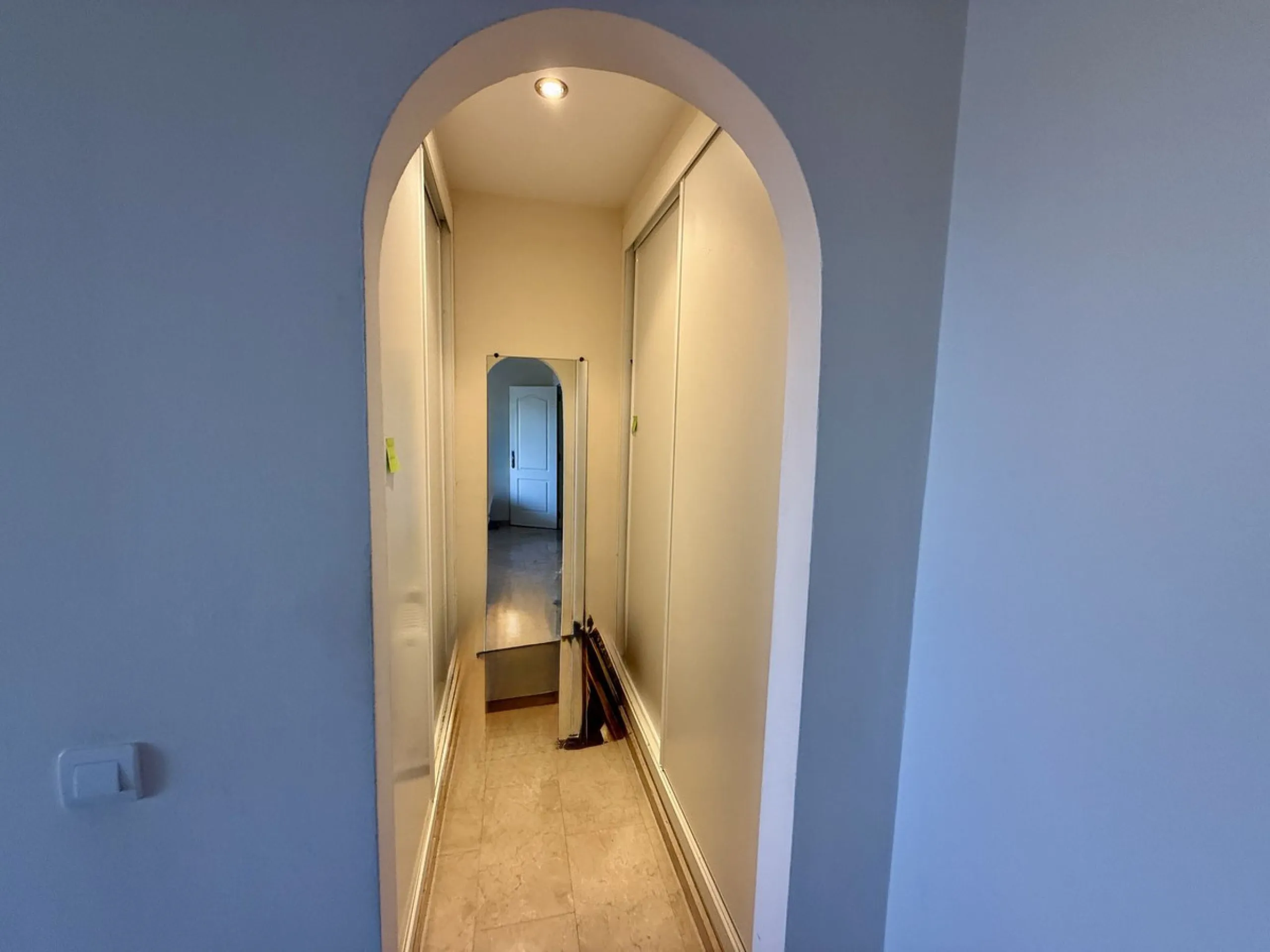 Apartment - Middle Floor Apartment в продаже в Marbella, Málaga. В доме 2 спален и 3 ванных комнат. Площадь дома 100 м²