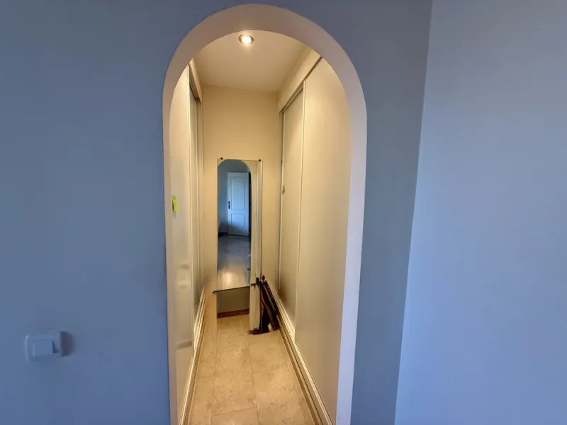 Apartment - Middle Floor Apartment в продаже в Marbella, Málaga. В доме 2 спален и 3 ванных комнат. Площадь дома 100 м²