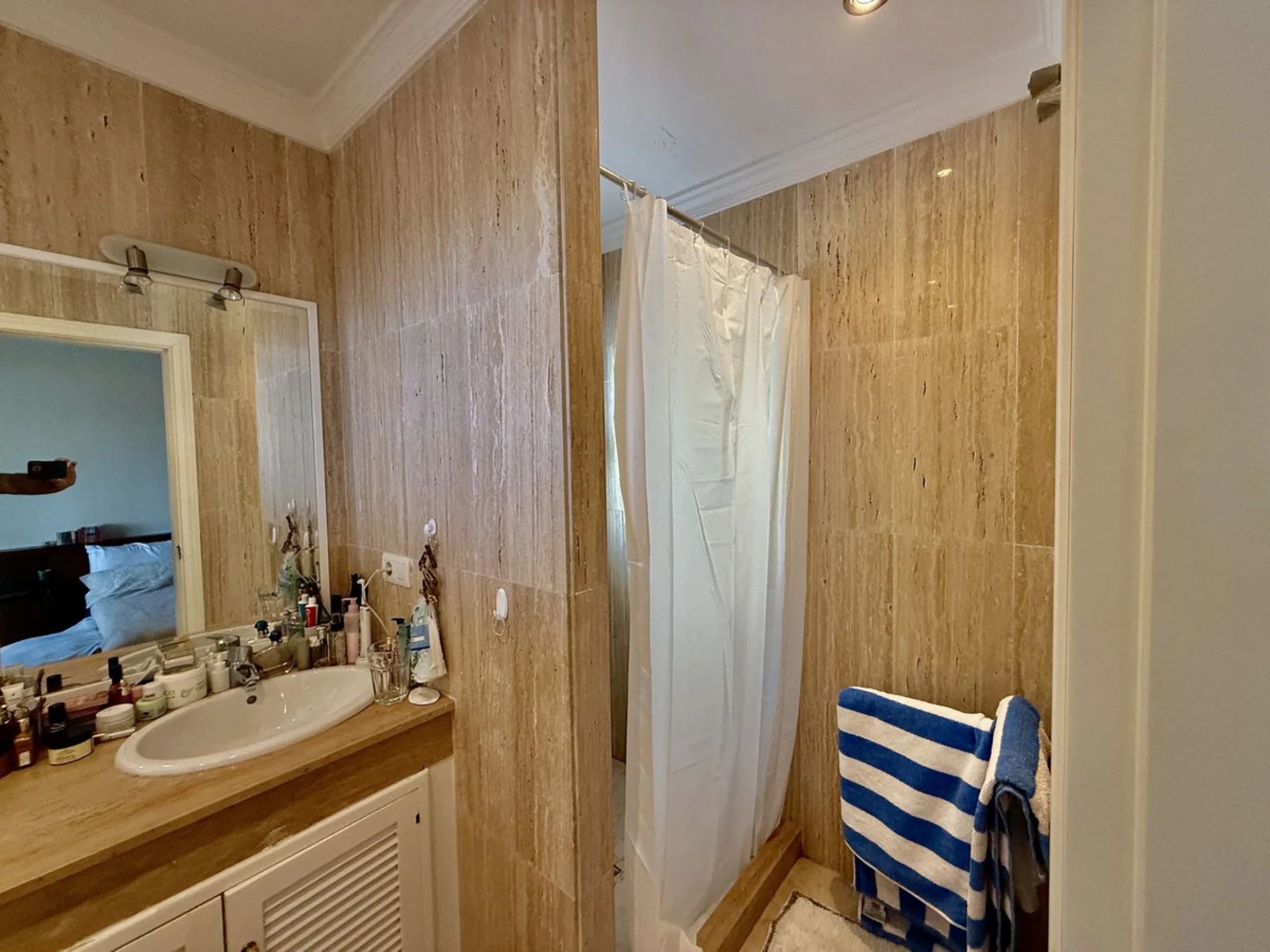 Apartment - Middle Floor Apartment в продаже в Marbella, Málaga. В доме 2 спален и 3 ванных комнат. Площадь дома 100 м²