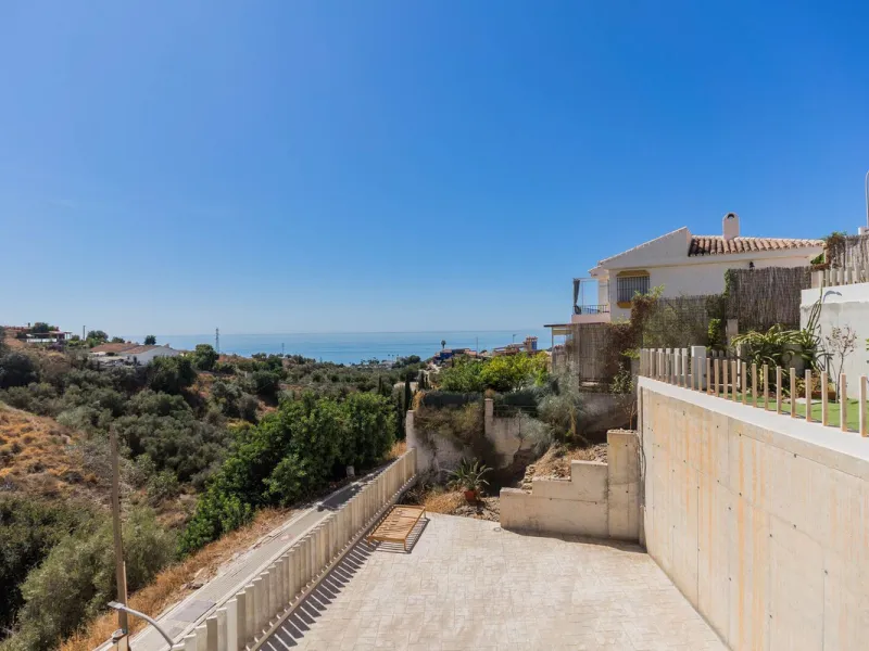 House - Detached Villa в продаже в Vélez-Málaga, Málaga. В доме 5 спален и 3 ванных комнат. Площадь дома 295 м²