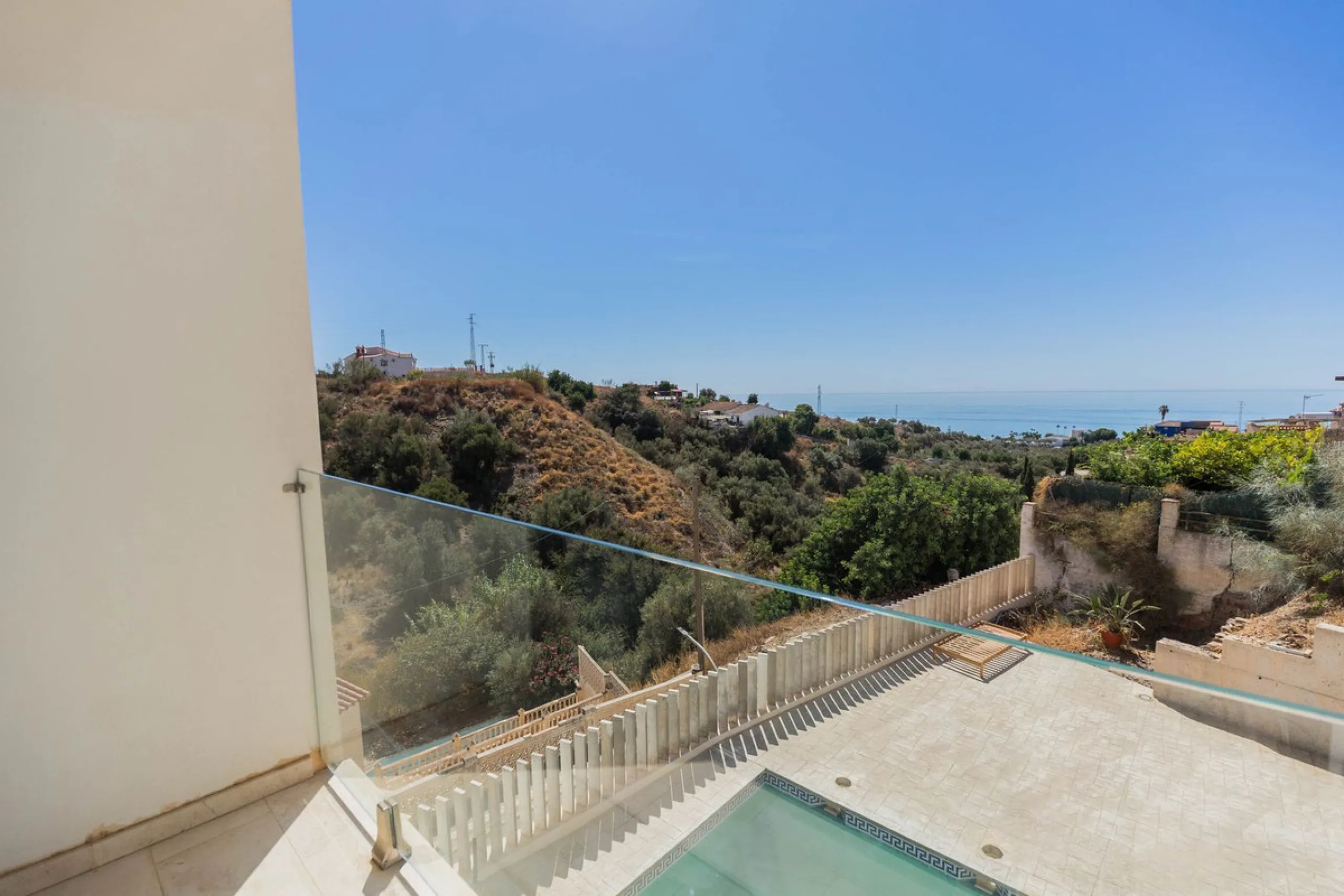 House - Detached Villa в продаже в Vélez-Málaga, Málaga. В доме 5 спален и 3 ванных комнат. Площадь дома 295 м²