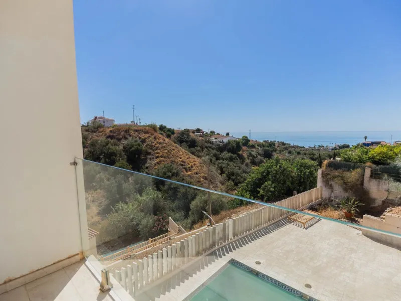 House - Detached Villa в продаже в Vélez-Málaga, Málaga. В доме 5 спален и 3 ванных комнат. Площадь дома 295 м²