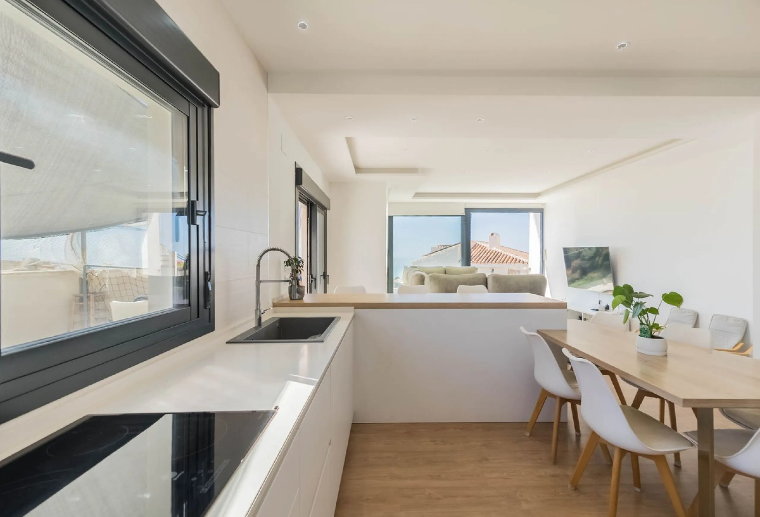 House - Detached Villa в продаже в Vélez-Málaga, Málaga. В доме 5 спален и 3 ванных комнат. Площадь дома 295 м²
