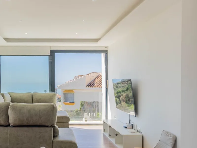 House - Detached Villa в продаже в Vélez-Málaga, Málaga. В доме 5 спален и 3 ванных комнат. Площадь дома 295 м²