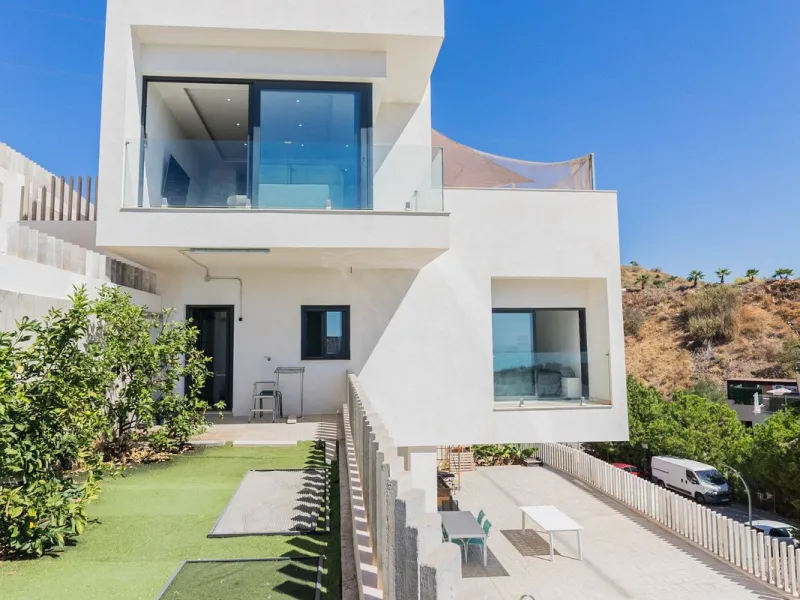House - Detached Villa в продаже в Vélez-Málaga, Málaga. В доме 5 спален и 3 ванных комнат. Площадь дома 295 м²
