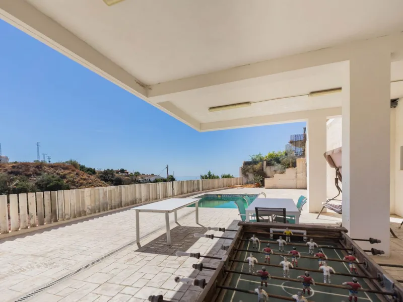 House - Detached Villa в продаже в Vélez-Málaga, Málaga. В доме 5 спален и 3 ванных комнат. Площадь дома 295 м²