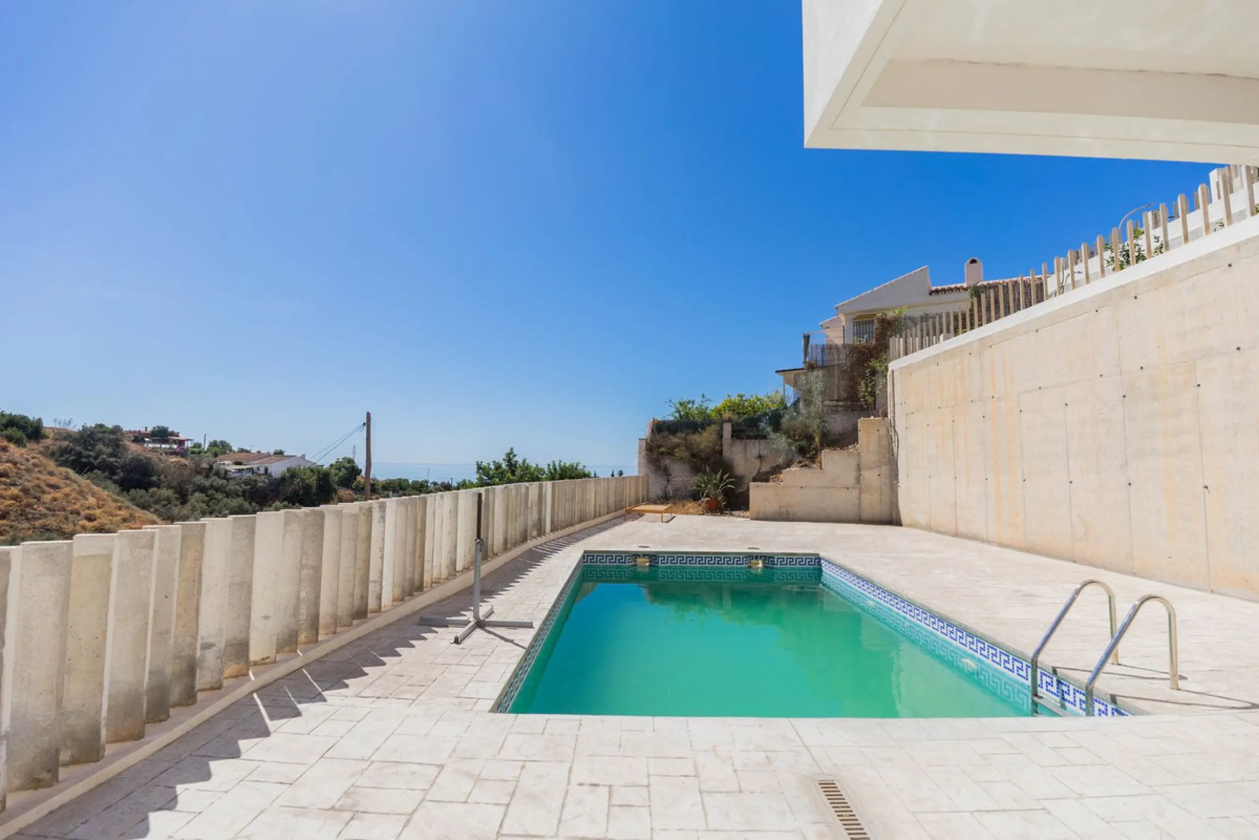 House - Detached Villa в продаже в Vélez-Málaga, Málaga. В доме 5 спален и 3 ванных комнат. Площадь дома 295 м²