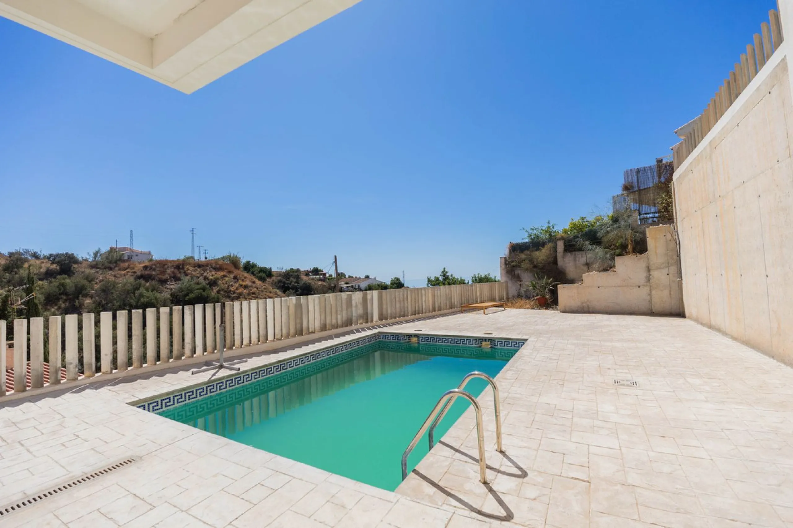 House - Detached Villa в продаже в Vélez-Málaga, Málaga. В доме 5 спален и 3 ванных комнат. Площадь дома 295 м²