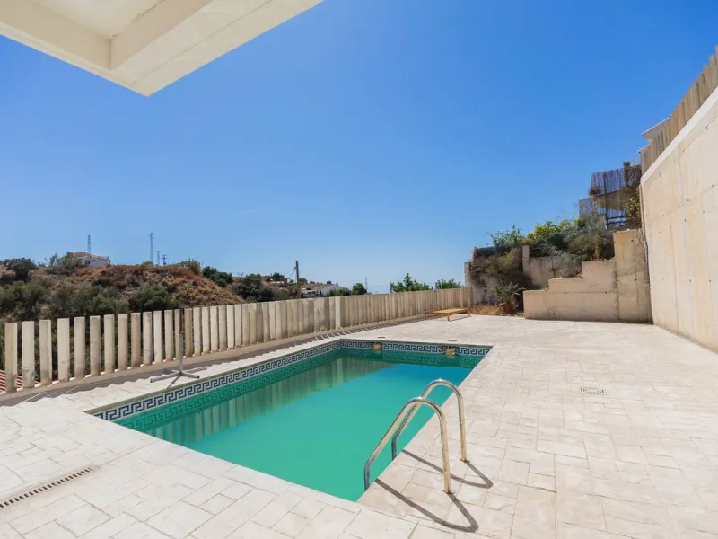 House - Detached Villa в продаже в Vélez-Málaga, Málaga. В доме 5 спален и 3 ванных комнат. Площадь дома 295 м²