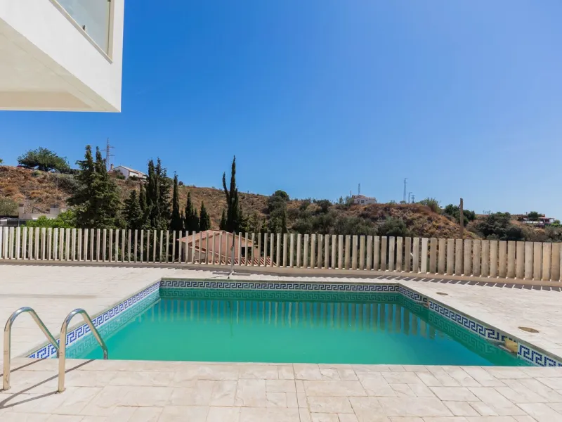 House - Detached Villa в продаже в Vélez-Málaga, Málaga. В доме 5 спален и 3 ванных комнат. Площадь дома 295 м²