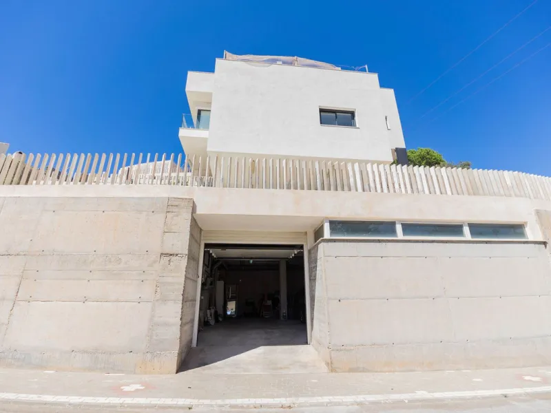House - Detached Villa в продаже в Vélez-Málaga, Málaga. В доме 5 спален и 3 ванных комнат. Площадь дома 295 м²