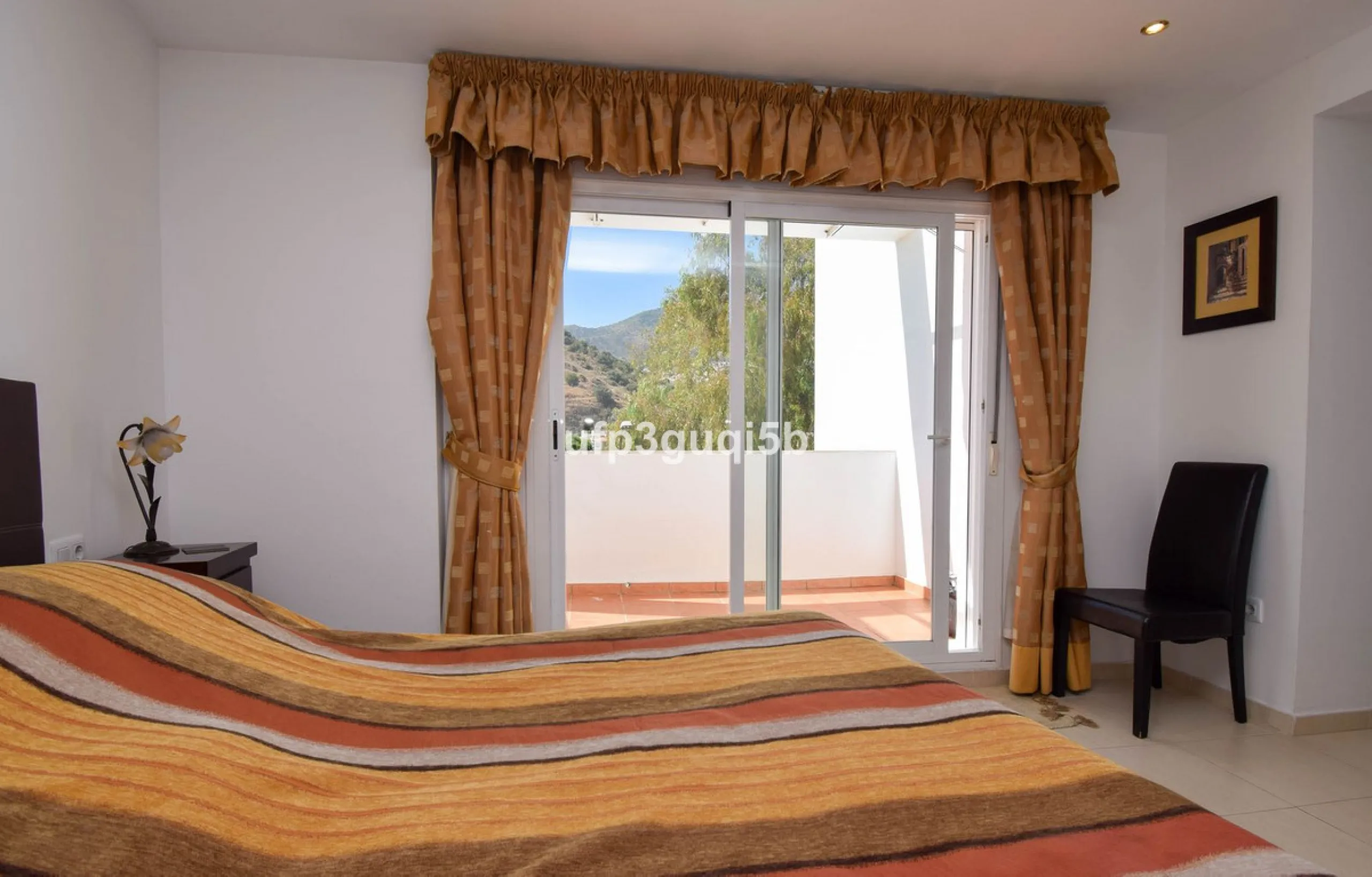 Spacious Top-Floor Apartment with Panoramic Views – Ideal for Residential Living or Investment